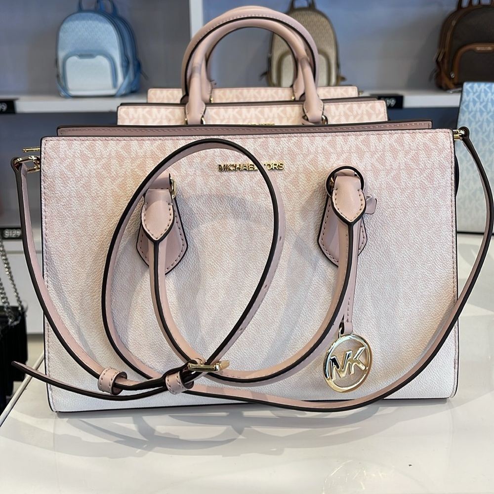 MICHAEL KORS Sheila Md Ombré Signature Logo Satchel Crossbody Bag
Powder Blush - Picture 6 of 16